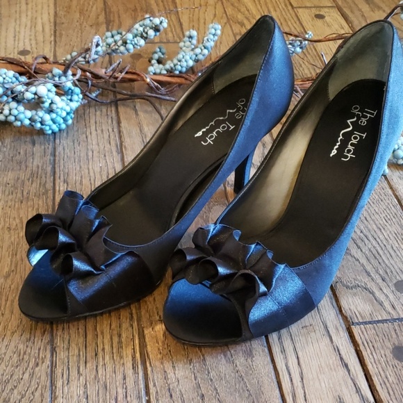 Nina Shoes - NIB Black ruffle heel
